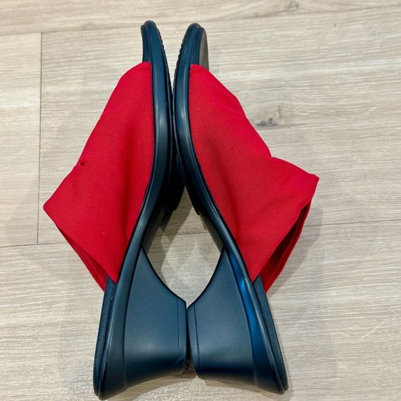 Munro 'Traci' Mule Sandals in Red Fabric - Women's size 7 - Picture 4 of 8